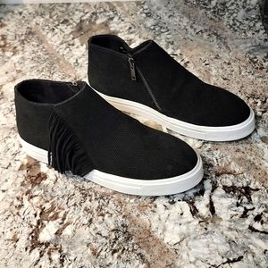 Minnetonka Gwen Null Perforated Slip On Black Fringe Sneakers Women's Size 7.5